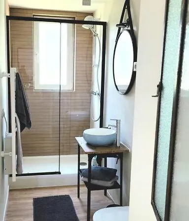 Au Coeur Du Village Avec Terrasse Apartman