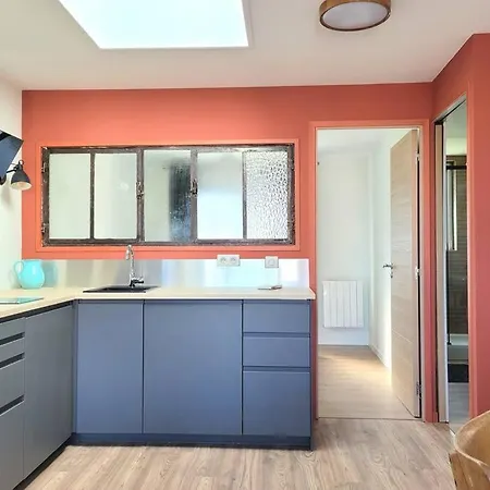 Au Coeur Du Village Avec Terrasse Appartamento